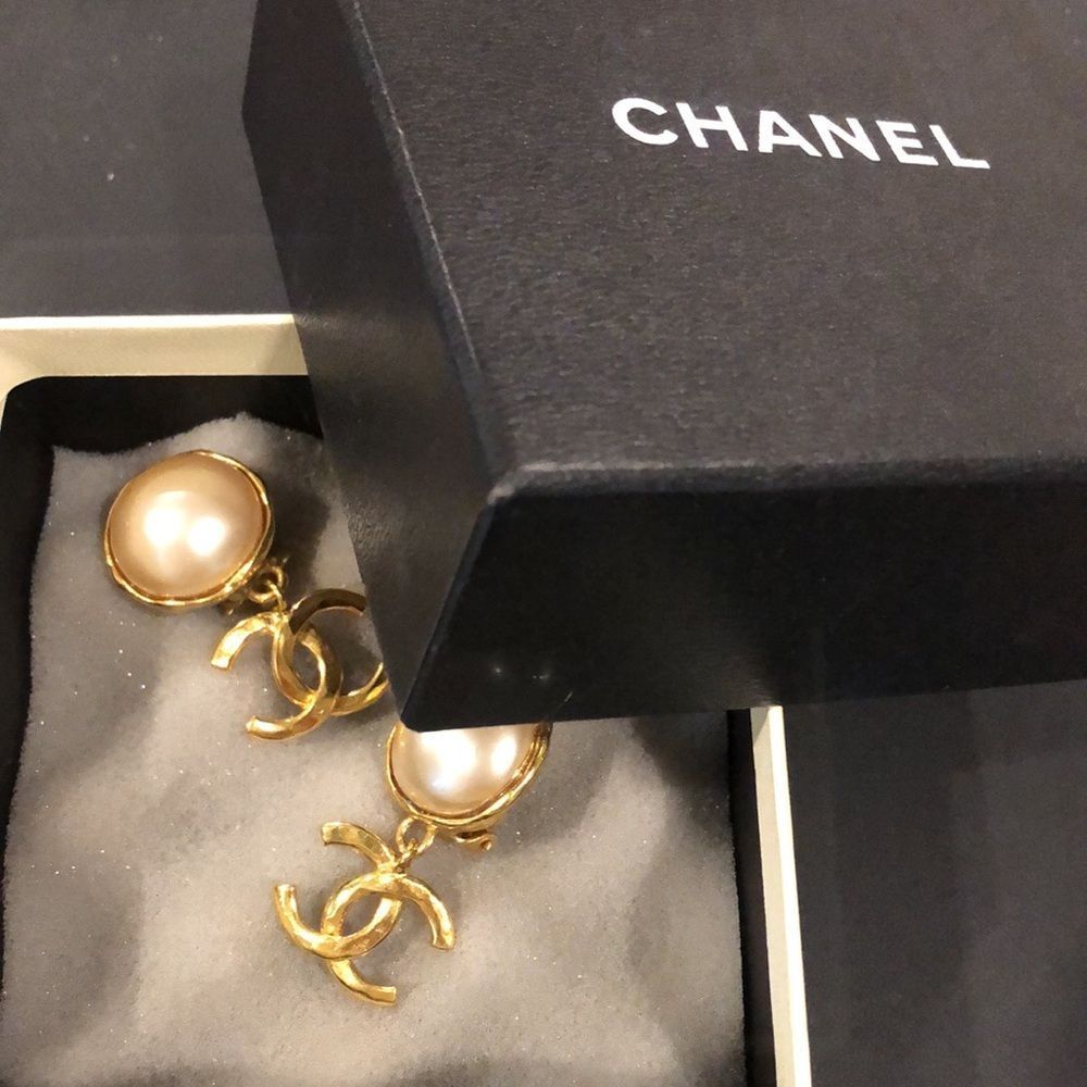 CHANEL COCO Mark Pearl Swing Earrings 95P Engraved w/ Box 24k Gold Plated - Picture 9 of 17